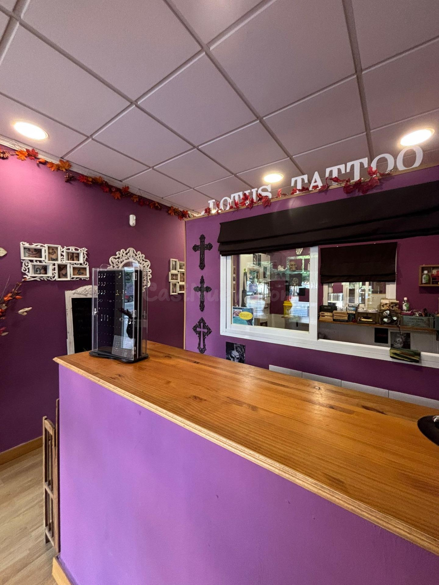 Amplio Local Comercial en el Corazón de Alicante - Oportunidad Única
