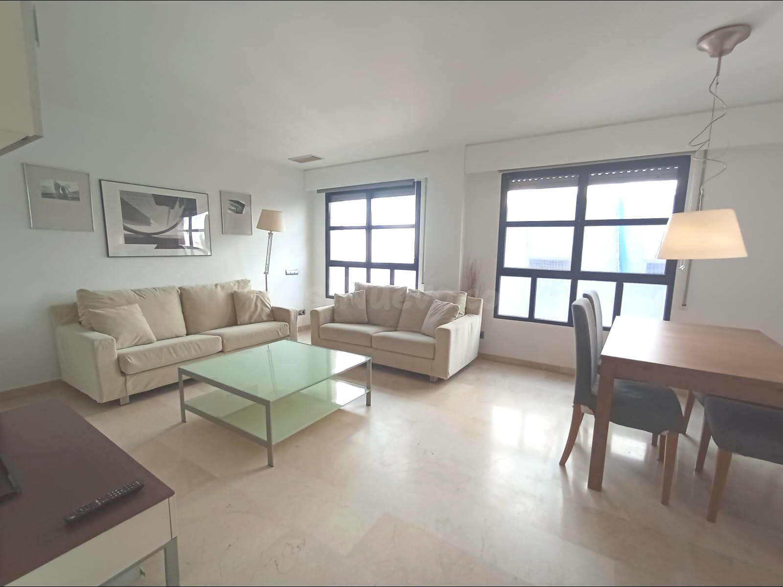 Piso Amueblado en Alquiler: Centro de Alicante, Ideal para Vivir Confortablemente