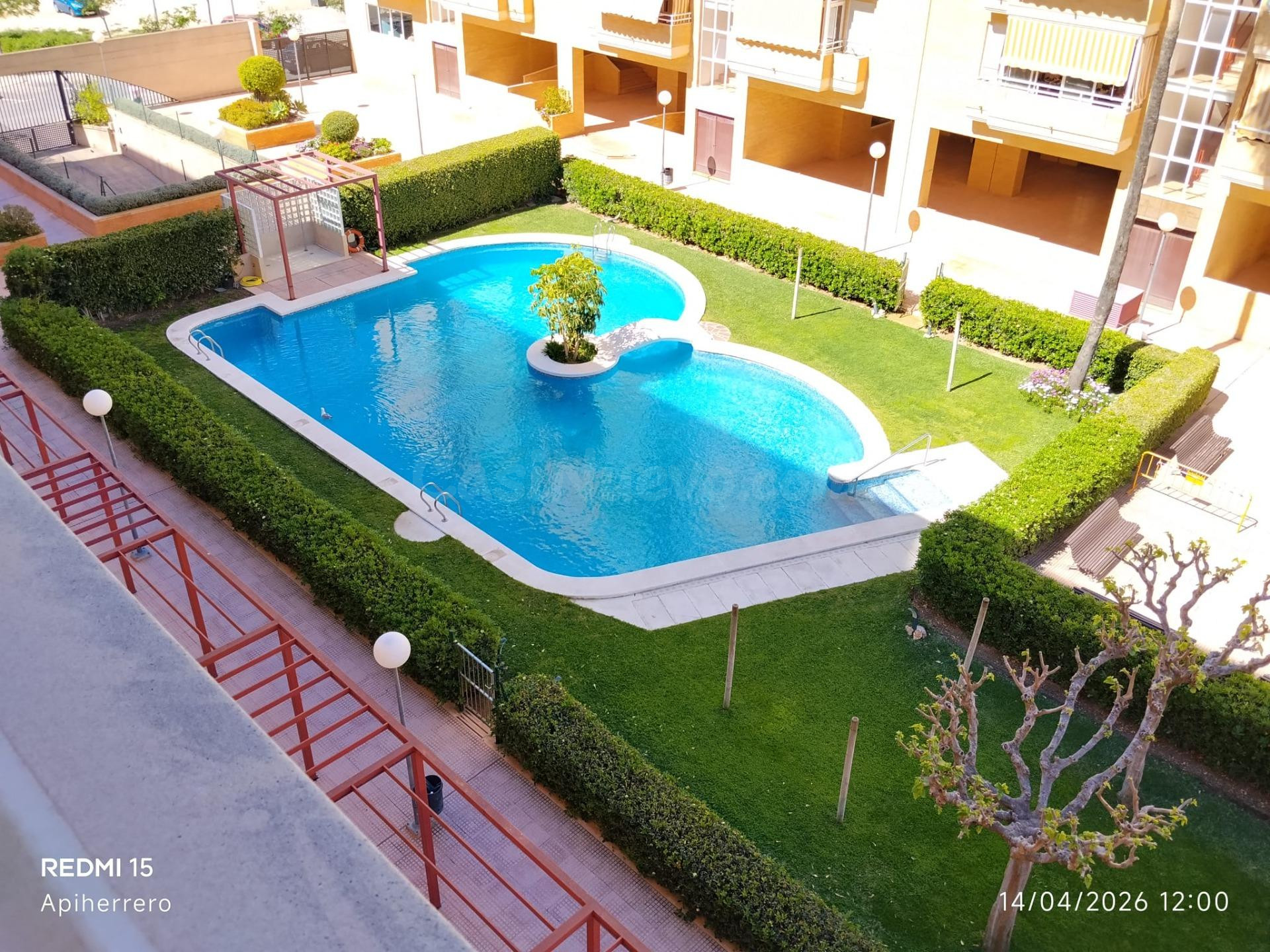Se Aquila piso amueblado en urbanización en el Bulevar del pla