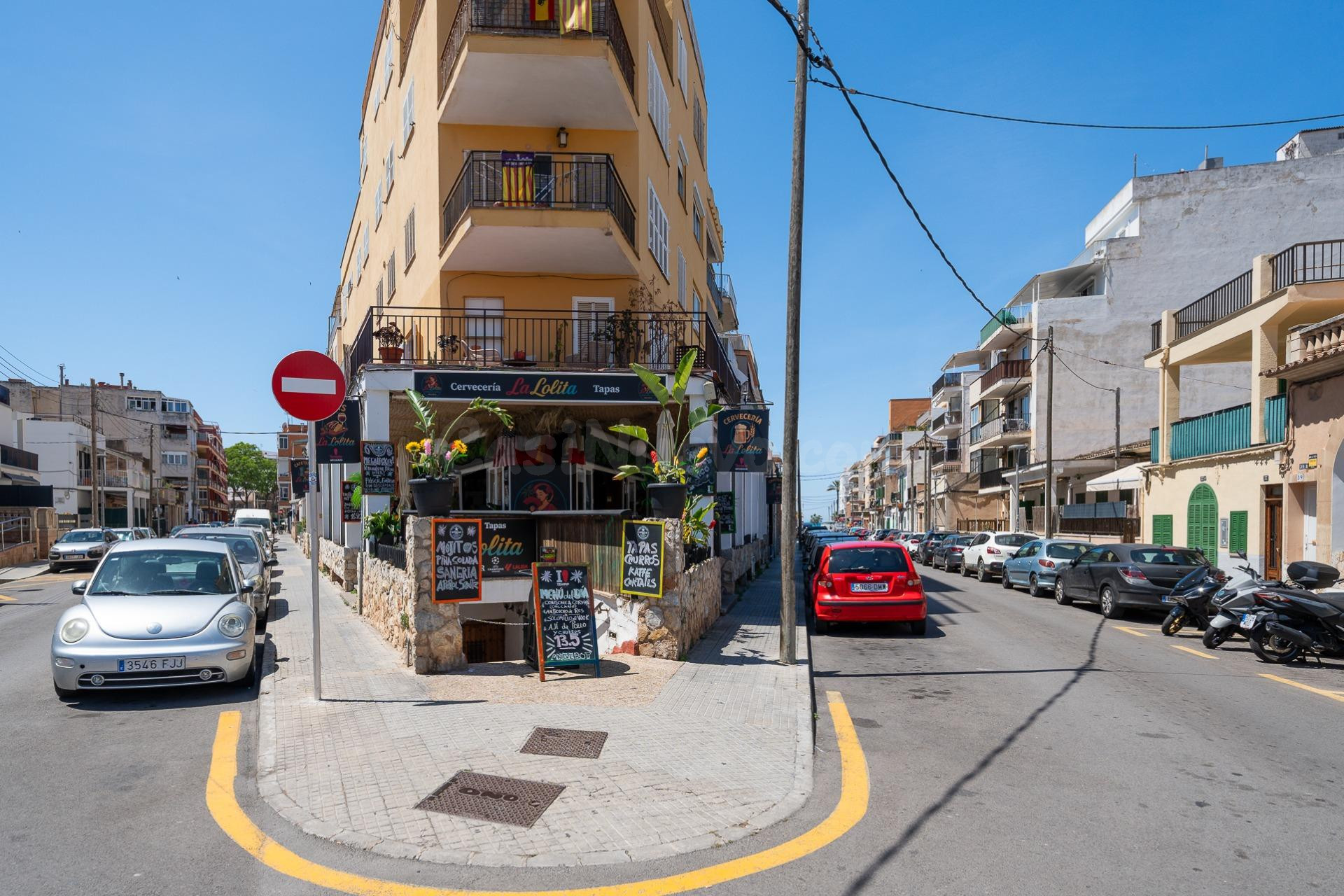 ¡Oportunidad de Oro en el Arenal! Traspaso de Local de Hostelería con Gran Historia y Excelente Ubicación