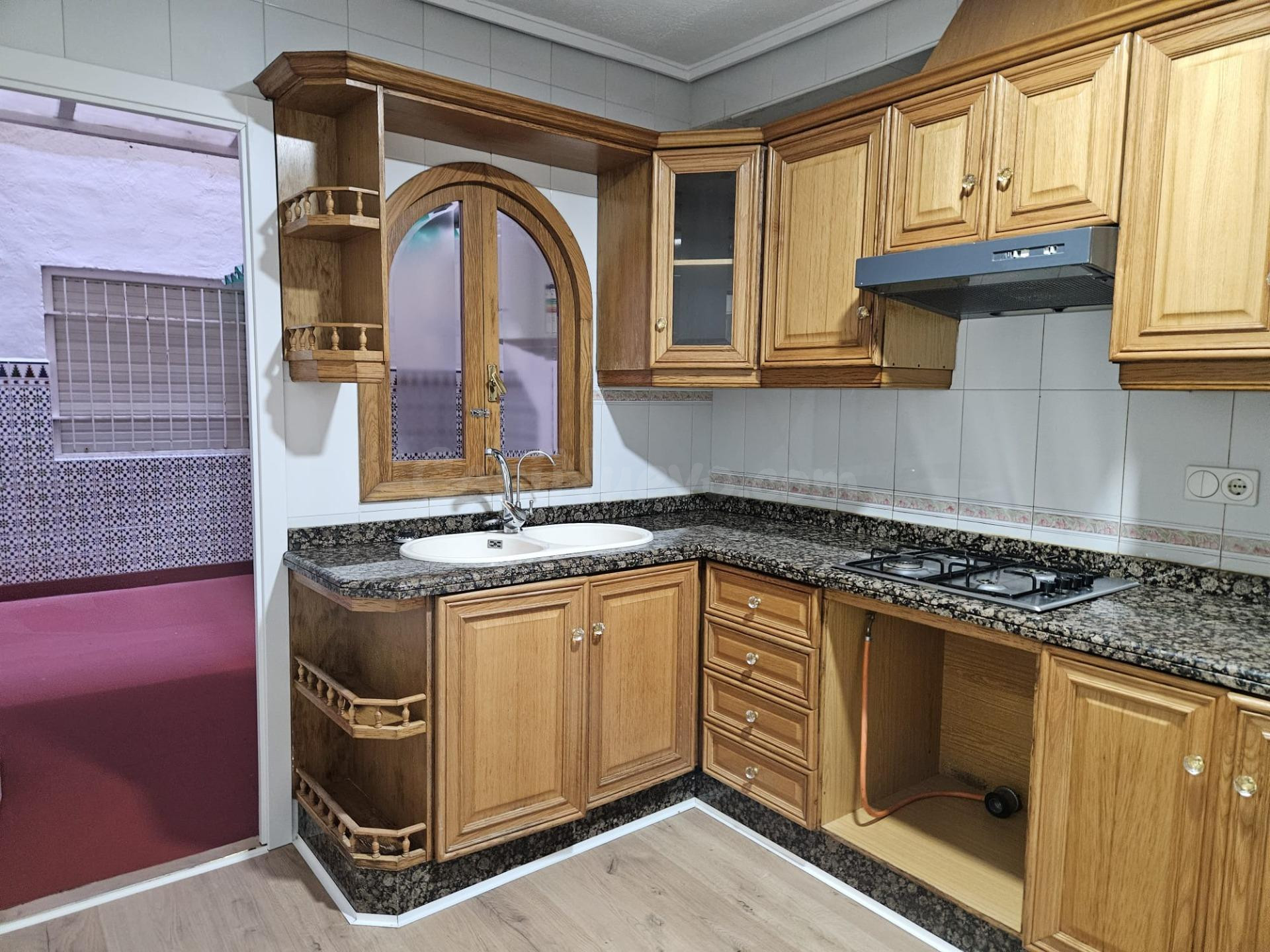 Piso reformado, todo exterior, con gran patio y trastero, en zona céntrica de Elche