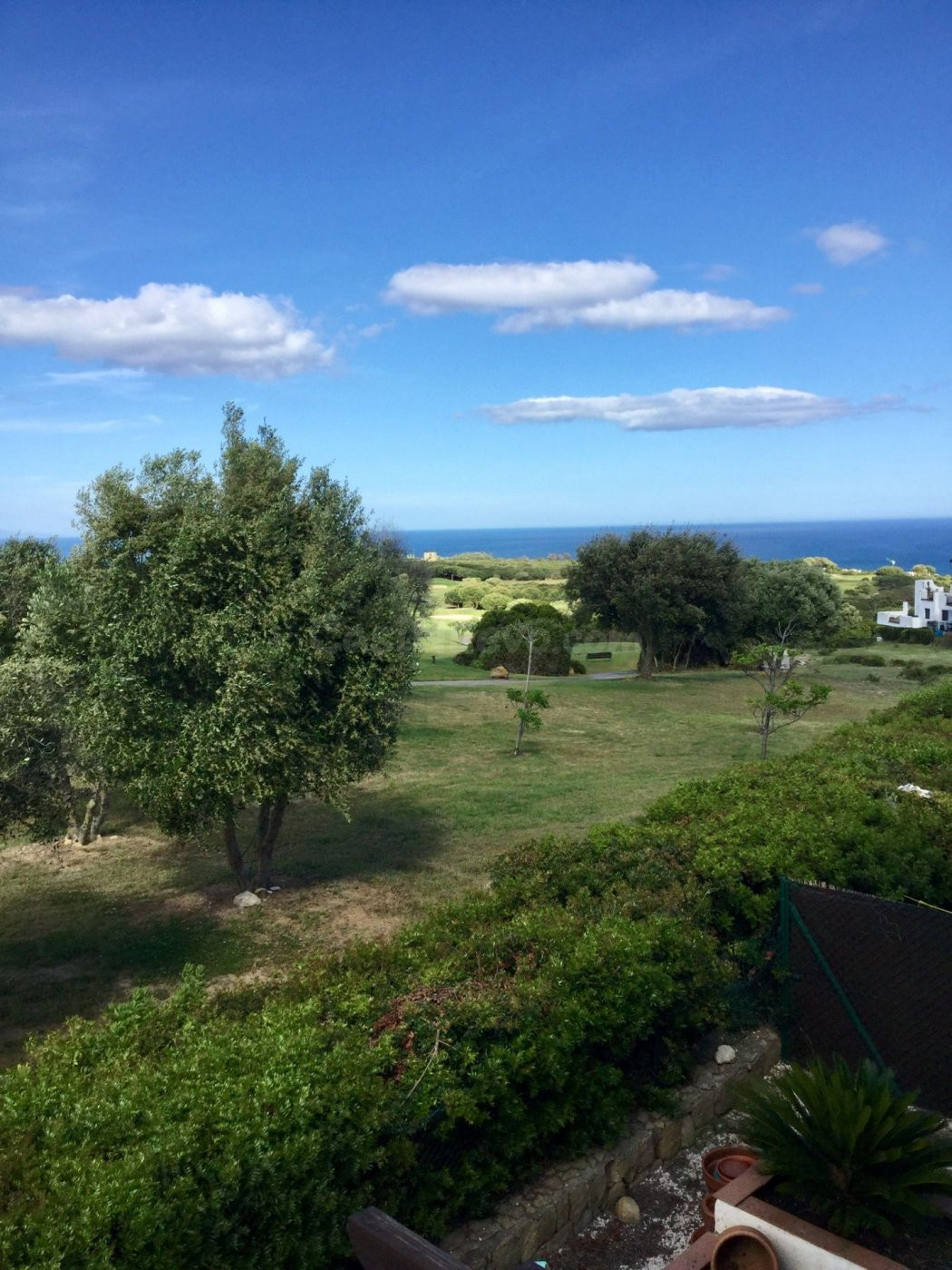 VENTA- CHALET  UNIFAMILIAR- DE 3 DORMITORIOS-2BAÑO EN CADIZ ALCAIDESA GOLF RESORT CON VISTAS AL MAR