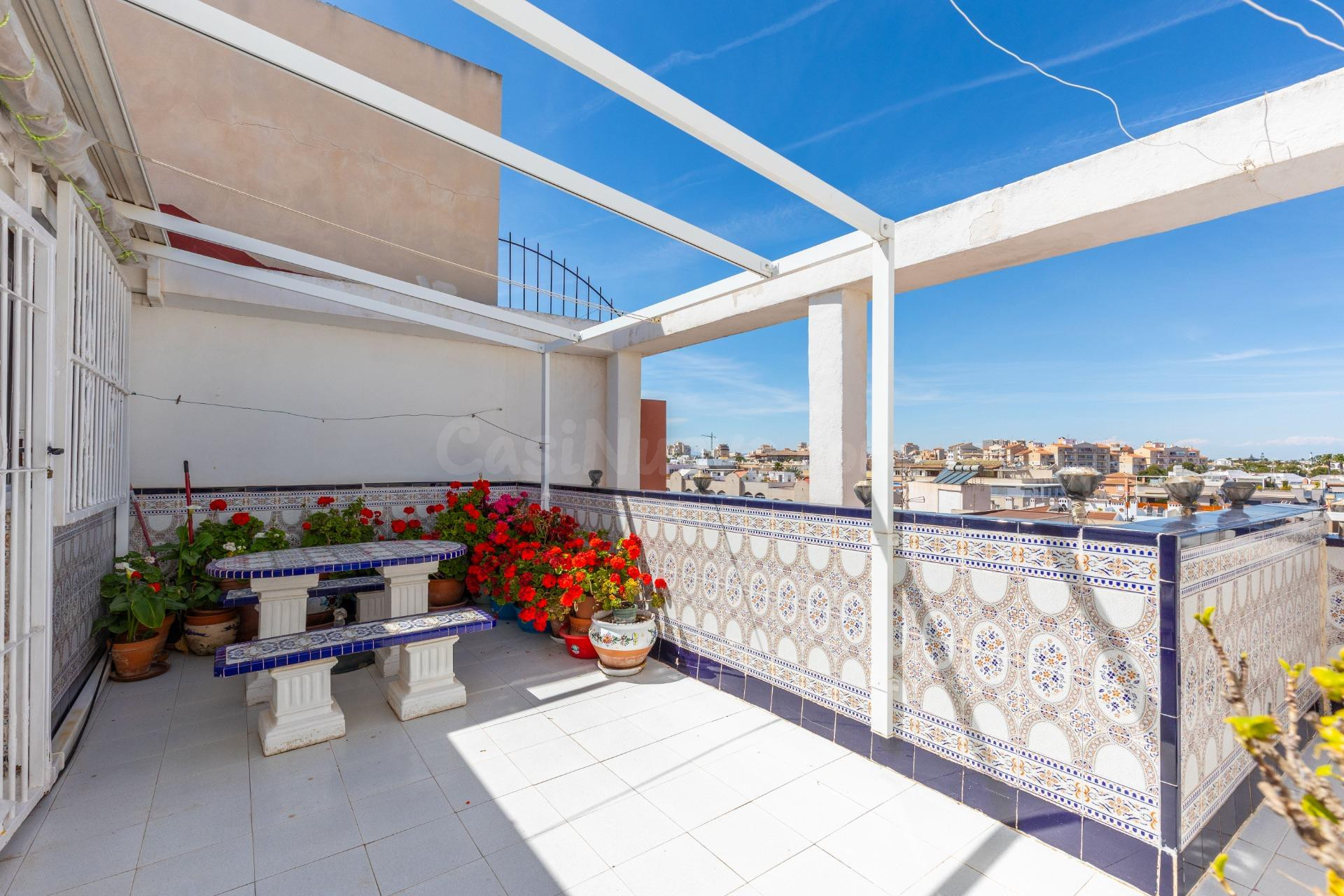 Ático con Terraza Infinita y Vistas al Mar en Calle Fragata con 3 dormitorios y Garaje!!