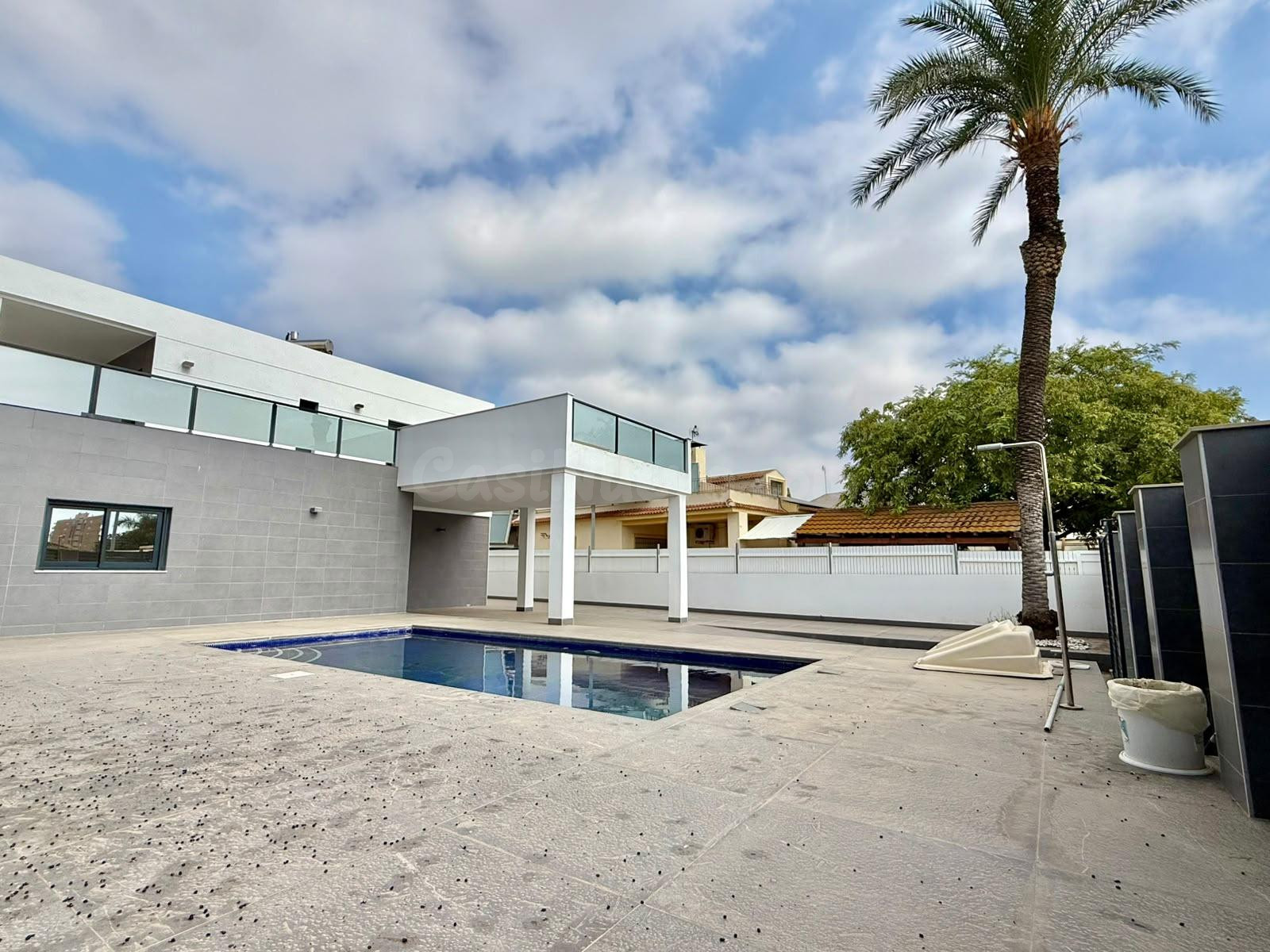 Villa con piscina privada, Alicante, Orihuela Costa. 4 habitaciones | 235 m2 | A 300 metros del mar