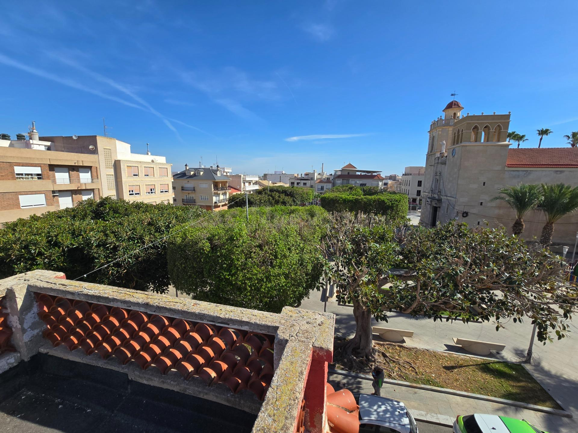 ️ Ideal inversores: Amplia casa de 2 plantas para rehabilitar en Benejúzar Centro - Plaza de España