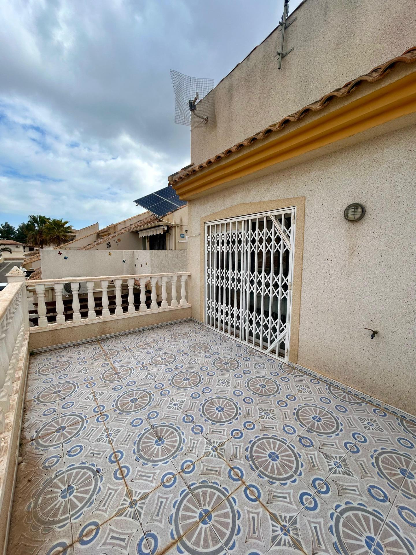 Chalet independiente en Ciudad Quesada con terraza, garaje y suite | 360.000 €