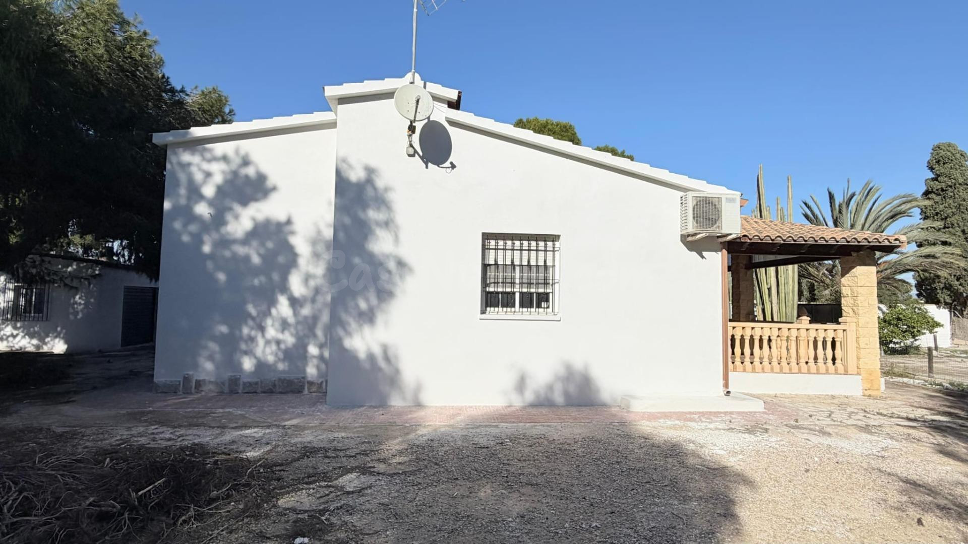 SE VENDE BONITO CHALET EN TORRELLANO ALTO (zona Newton College)
