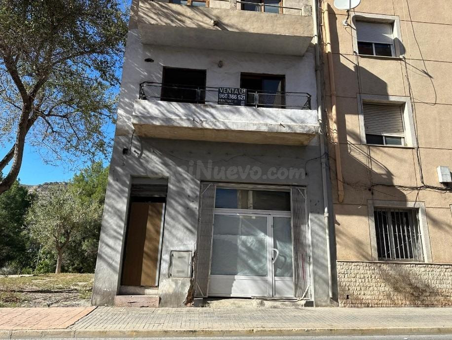 Amplio Local Comercial en Elda: Oportunidad Única para tu Negocio