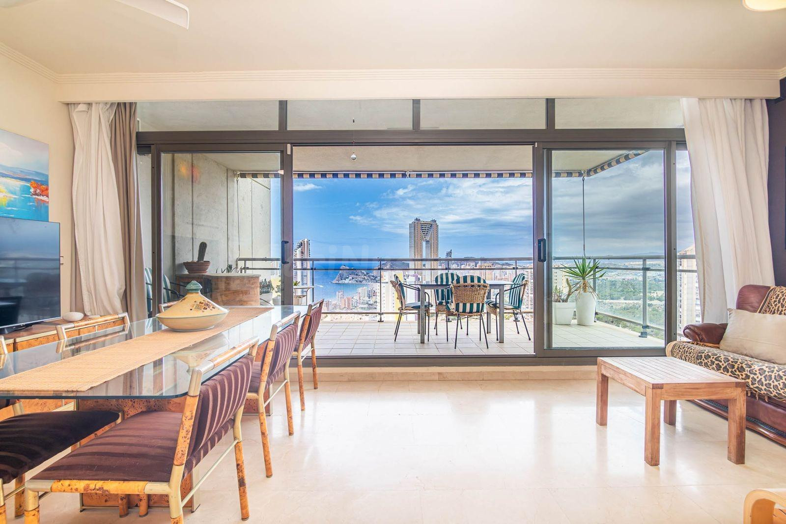 ESPECTACULAR ATICO DUPLEX DE LUJO EN BENIDORM, VISTAS 360 AL MAR Y A CAMPO DE GOLF, UN OASIS DE LUZ!!