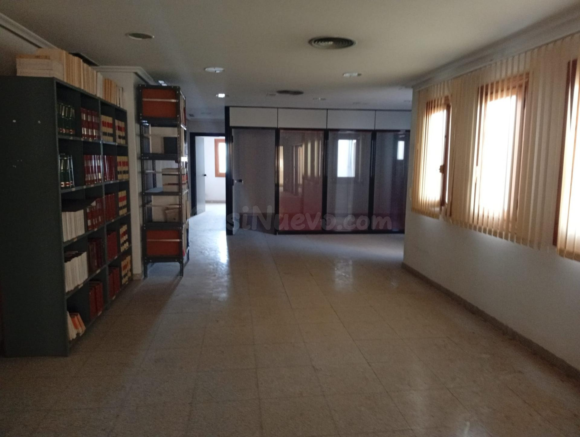 Centro de oficinas luminoso, diáfano y ampliable en pleno centro de Elche