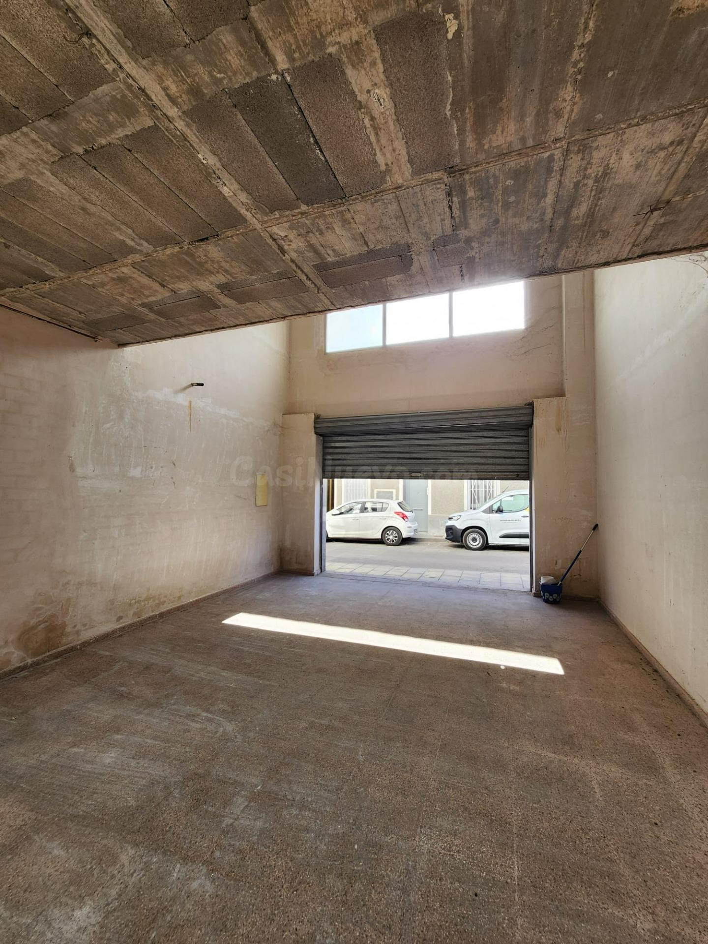 ✨ Local/Garaje de 139 m2 con posibilidad de cambio de uso a vivienda en Elda