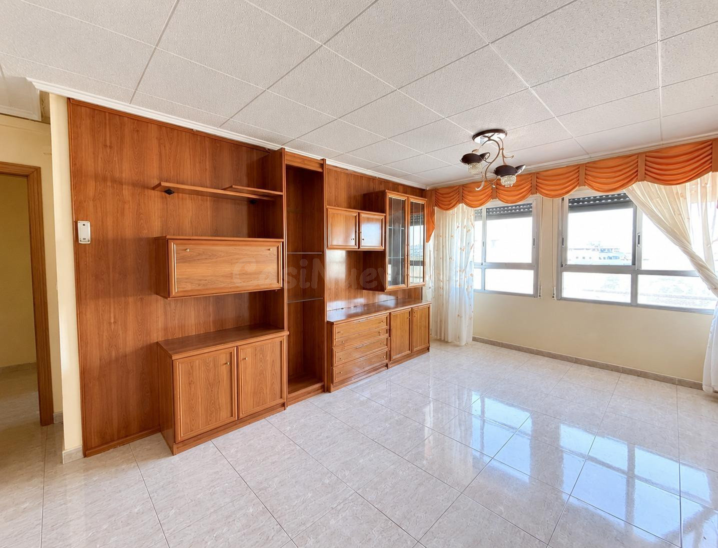 AMPLIA VIVIENDA CON GARAJE DOBLE, TRASTERO Y ASCENSOR EN LA SERRANICA, ASPE