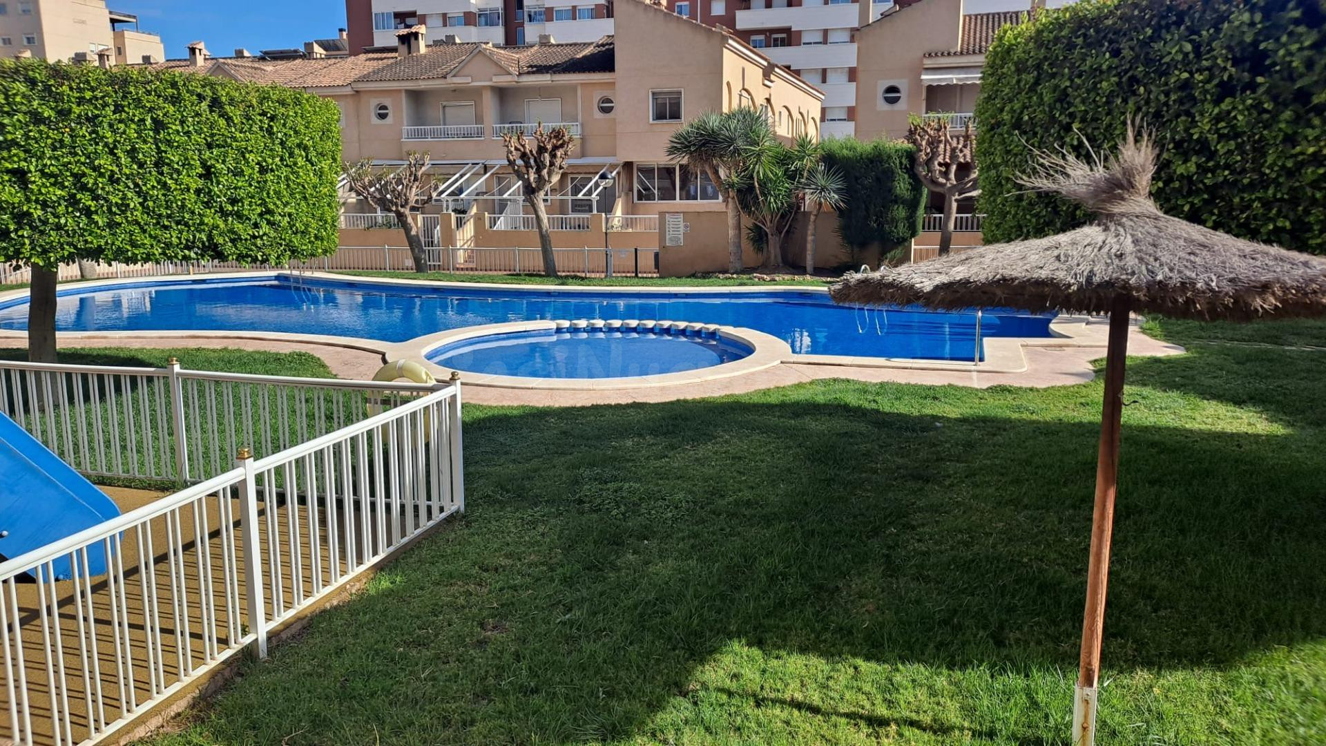 SE VENDE PISO EN ZONA CIUDAD DEPORTIVA CON PLAZA DE GARGAJE!!
