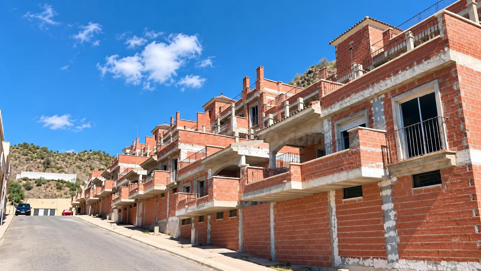 ️Obra paralizada de 20 viviendas con garajes y trasteros-Aguilas