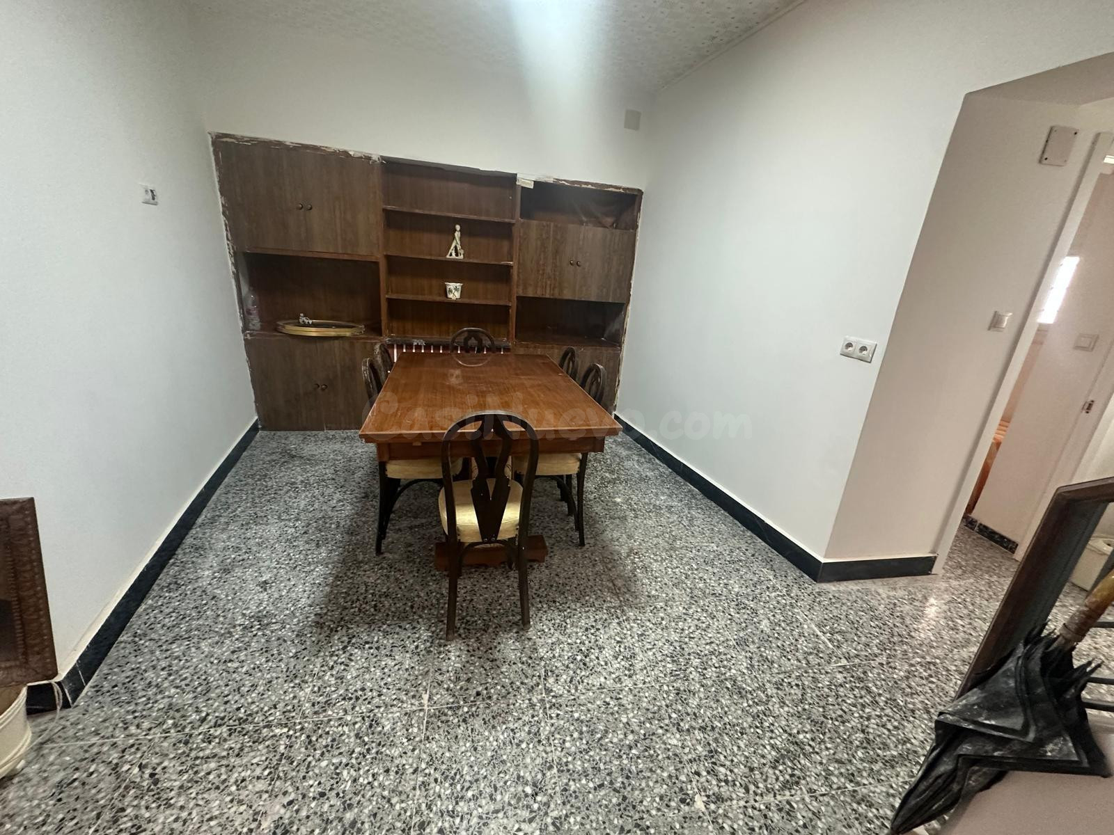Casa semireformada de 2 plantas en Monóvar – 4 habitaciones, 2 baños y 140 m2