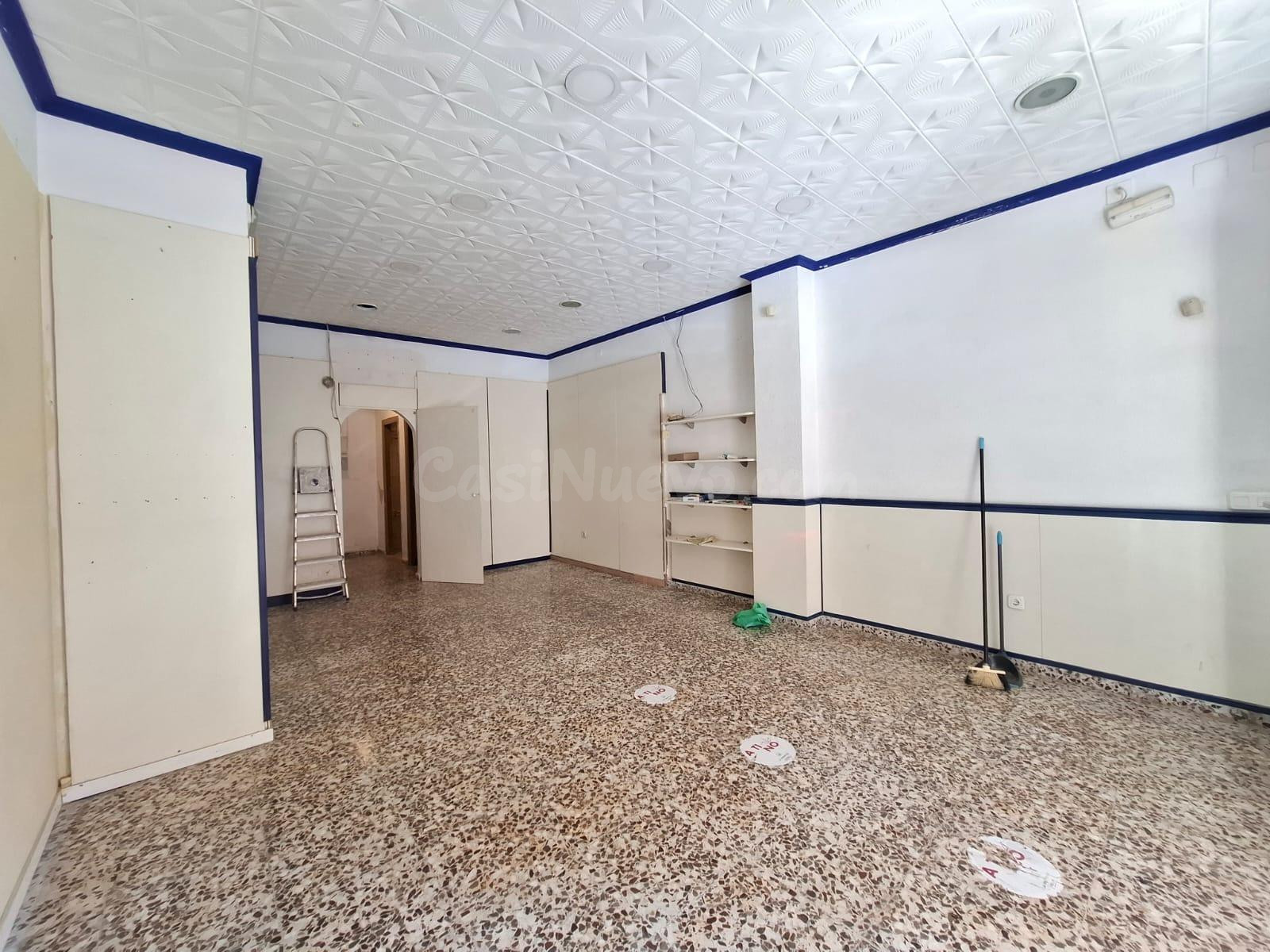 LOCAL COMERCIAL CON MUCHAS POSIBILIDADES EN EL CORAZÓN DE VILLAJOYOSA