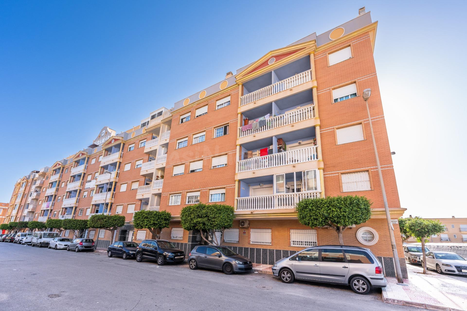 Amplio y acogedor piso en Roquetas de Mar, ideal para tu familia