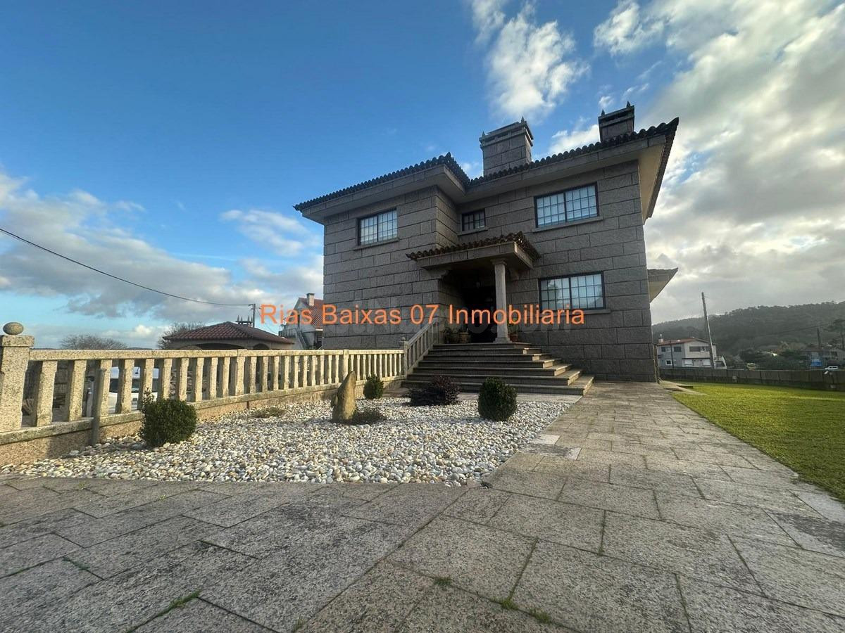 REF 7057 CHALET DE PIEDRA 5 DORM. CON 1.207 M2 DE JARDÍN EN PUXEIROS (MOS)