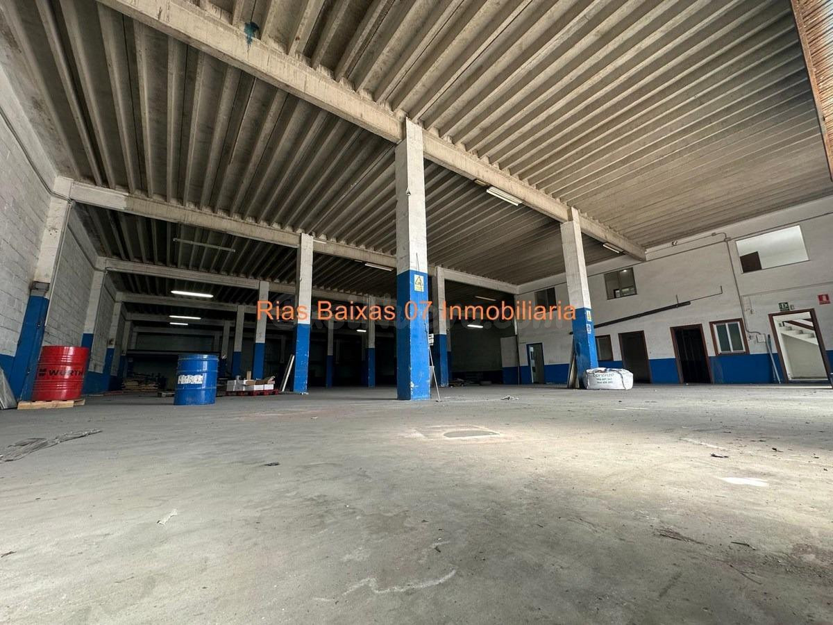 REF 7074 NAVE INDUSTRIAL 1.100 M2 PLANTA BAJA CON OFICINAS EN PUXEIROS (MOS)