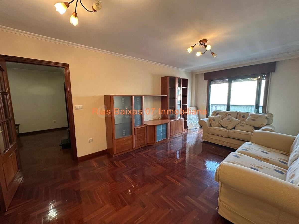 REF 7090  PISO DE 3 DORM. + 2 BAÑOS + 2 PLAZAS DE GARAJE CÉNTRICO (O PORRIÑO)