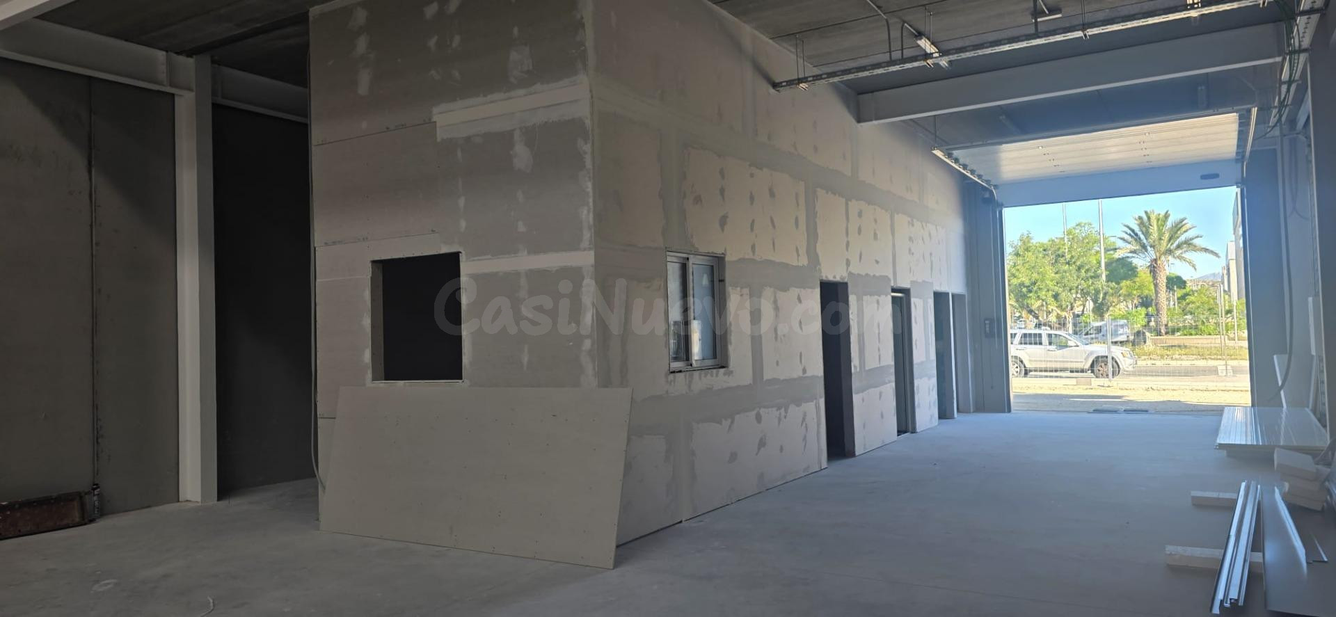 Amplia Nave Industrial en Alquiler en Polígono Torrellano - Elche