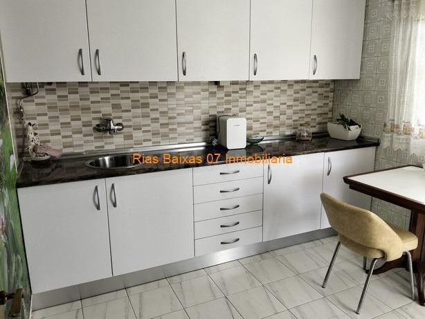 REF 3142 CASA PAREADA DE PIEDRA  DE 4 DORM. CON 1000m2 TERRENO EN ZONA CASTRELOS ( VIGO )