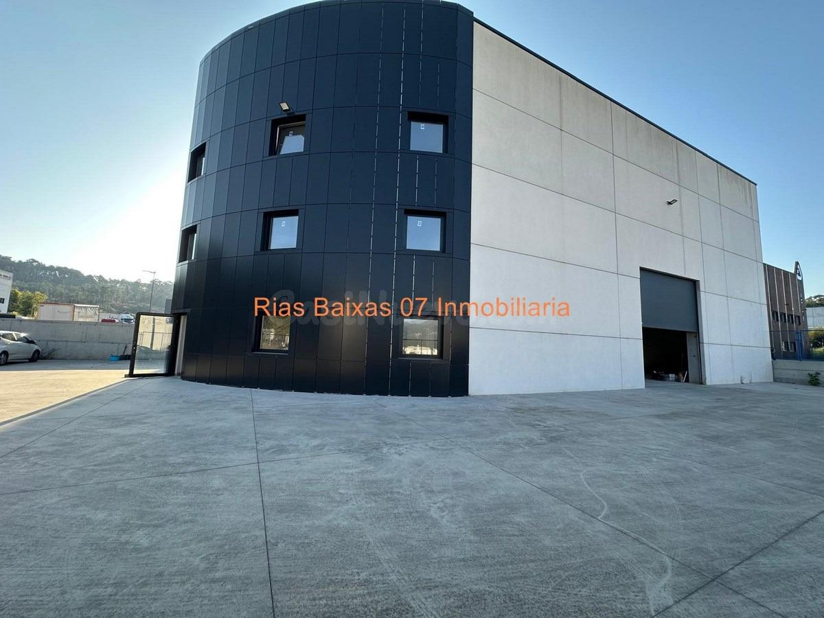 REF 7105  NAVE INDUSTRIAL DE 500 M2 CON 3 PLANTAS DE OFICINA Y APARCAMIENTO EN A GRANXA (O PORRIÑO)