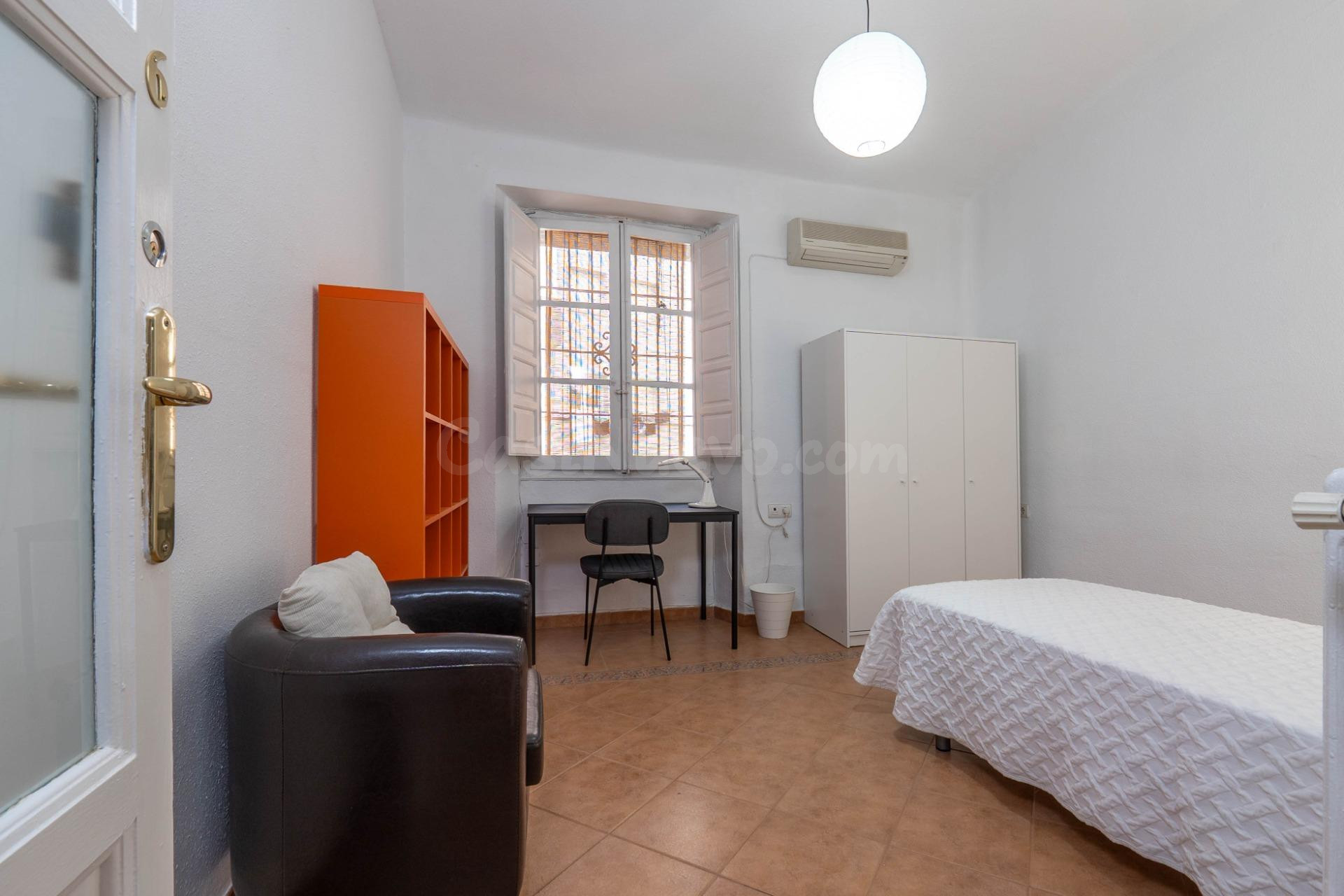 Alquiler de Habitación Individual en Piso Compartido en Gran Capitán, Granada