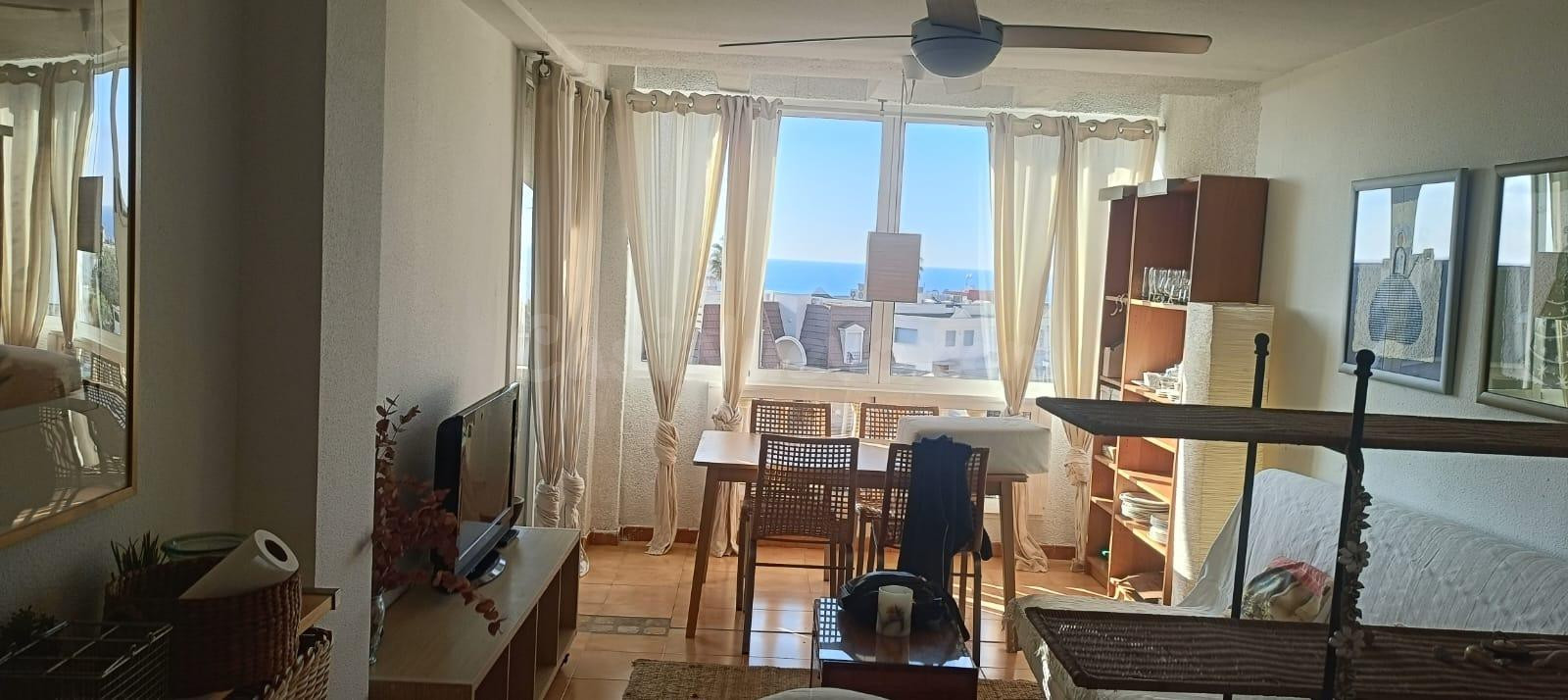 Vistas al mar desde todas las estancias! Coqueto apartamento a 50m de la playa en Santa Pola del Este.