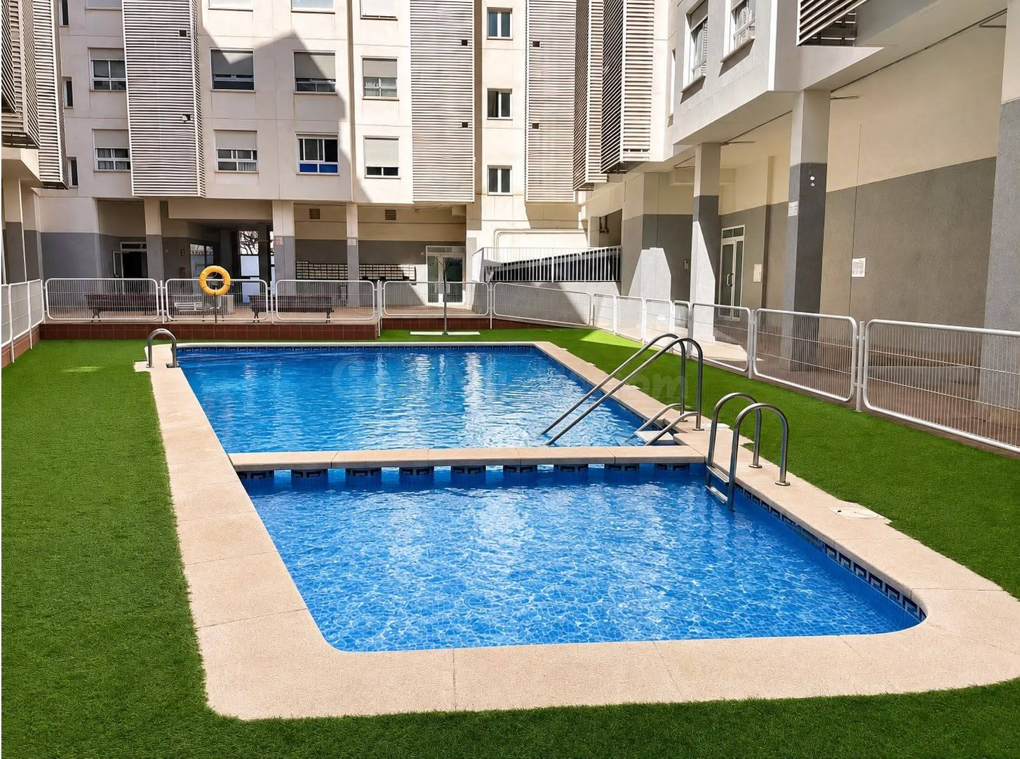 ¡¡ Espectacular piso de 4 dormitorios con piscina, garaje, trastero y vistas despejadas en Tómbola !!