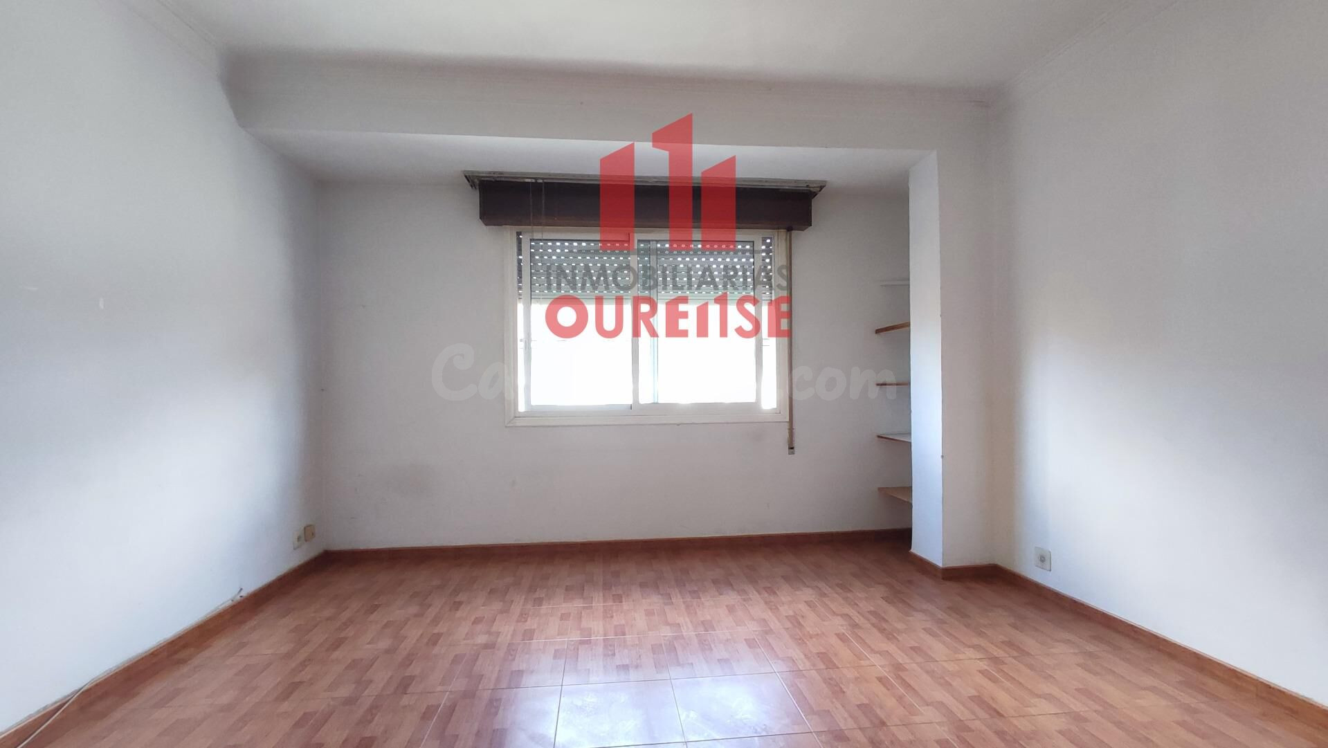 AMPLIA VIVIENDA EN EL CENTRO, PRÓXIMA AL PARQUE DE SAN LÁZARO.