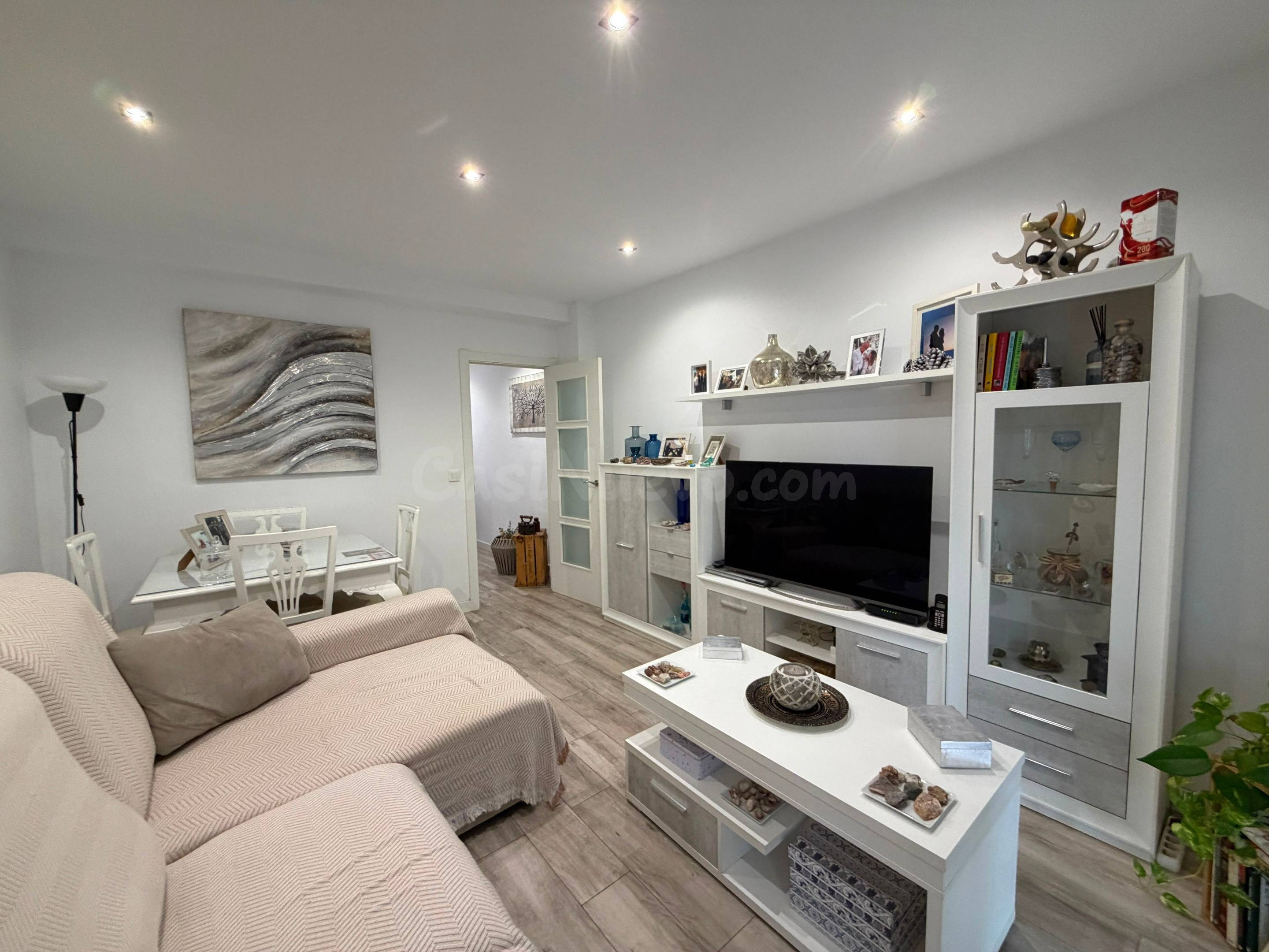 VENTA DE PISO REFORMADO CON 4 habitaciones Y 2 BAÑOS EN CAROLINAS (ALICANTE)