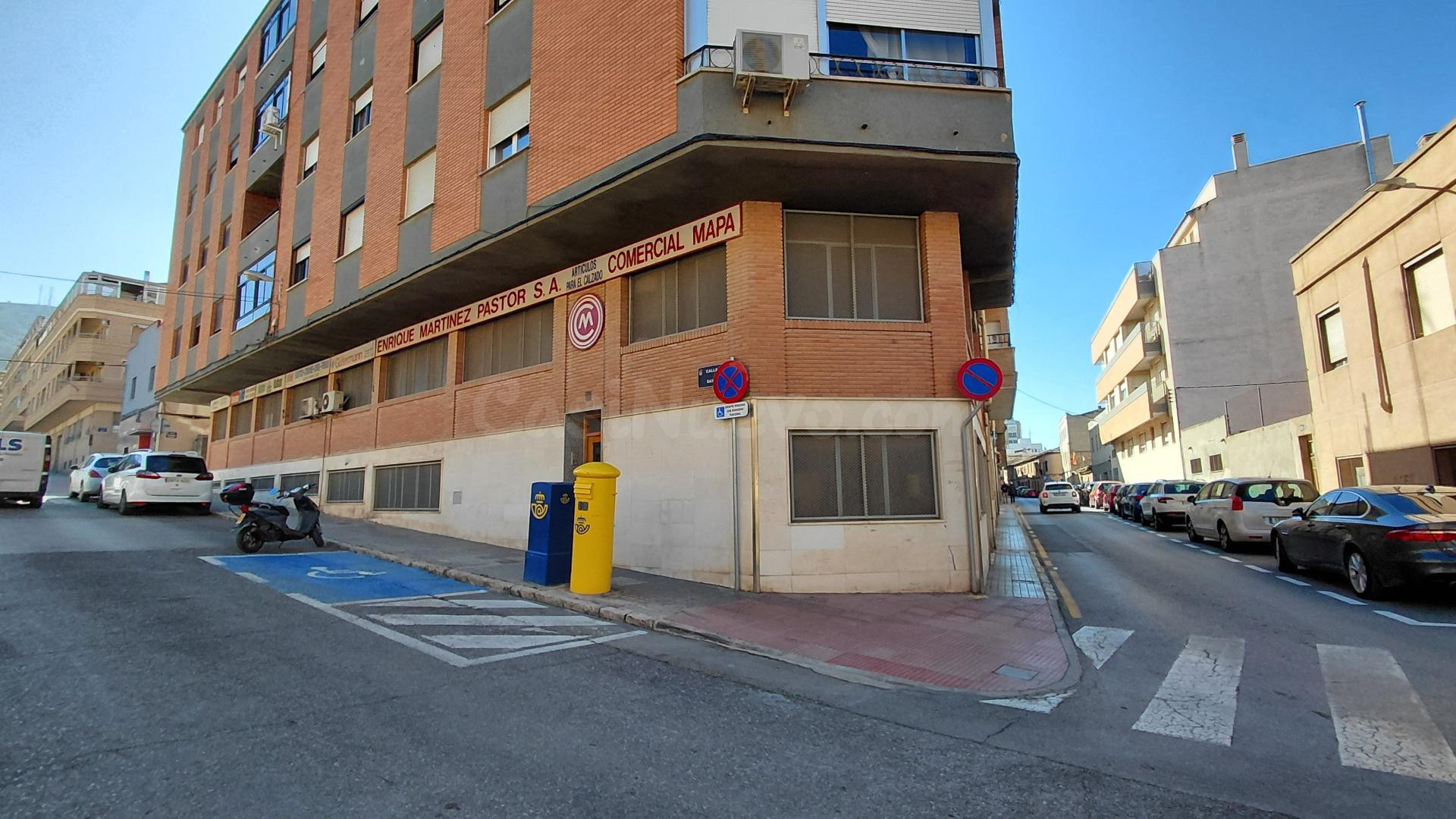 Magnífico local comercial en venta o alquiler con una ubicación estratégica y gran potencial de negocio.