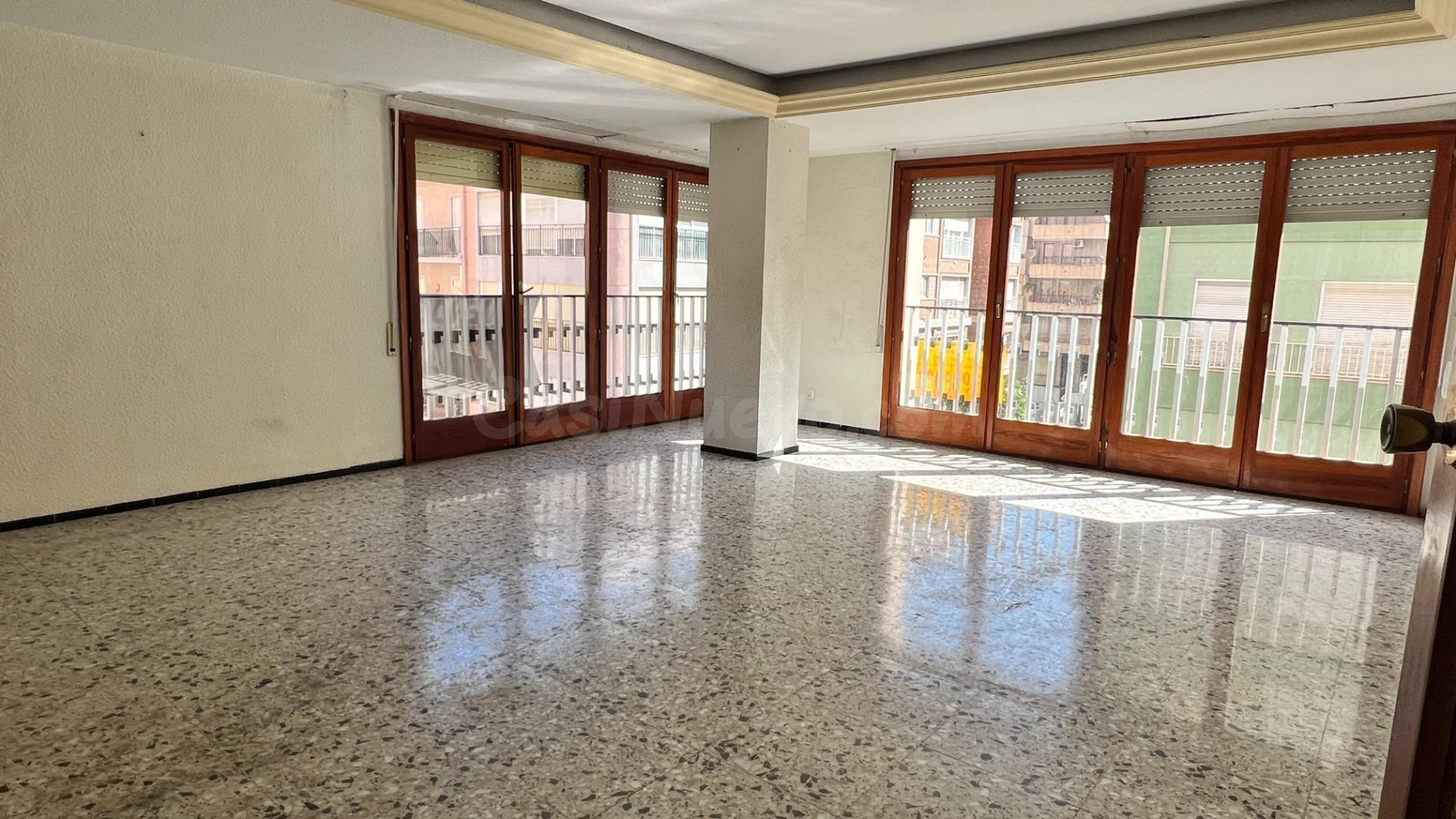 Piso de cuatro habitaciones en venta en Elche, zona Corazón de Jesús