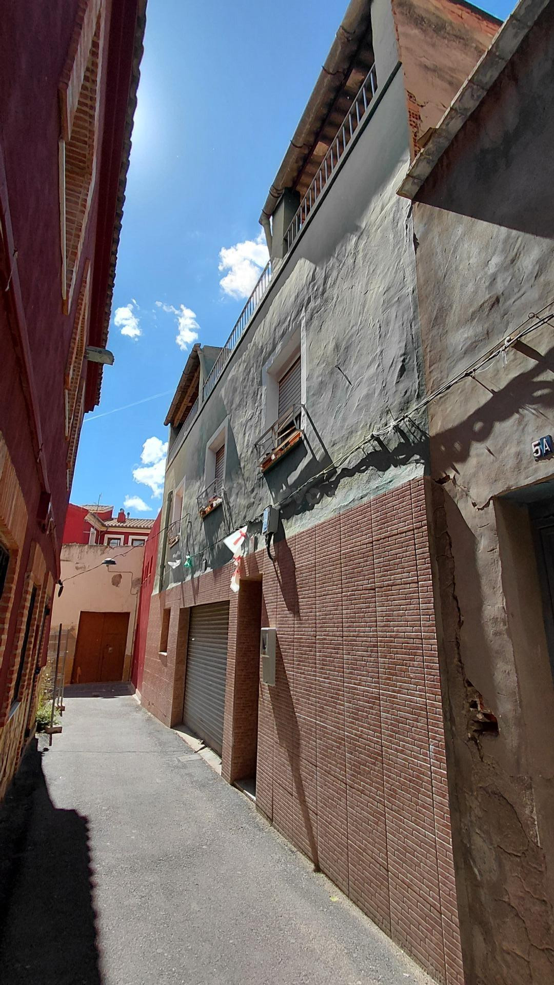 Casa  de 81 m2 de planta para reformar en el casco antiguo de Villena