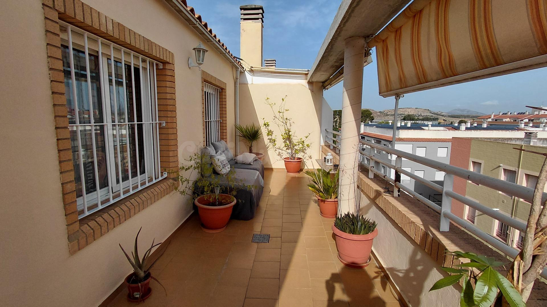Ático en venta con espectacular terraza de 52 m2, esquina y 