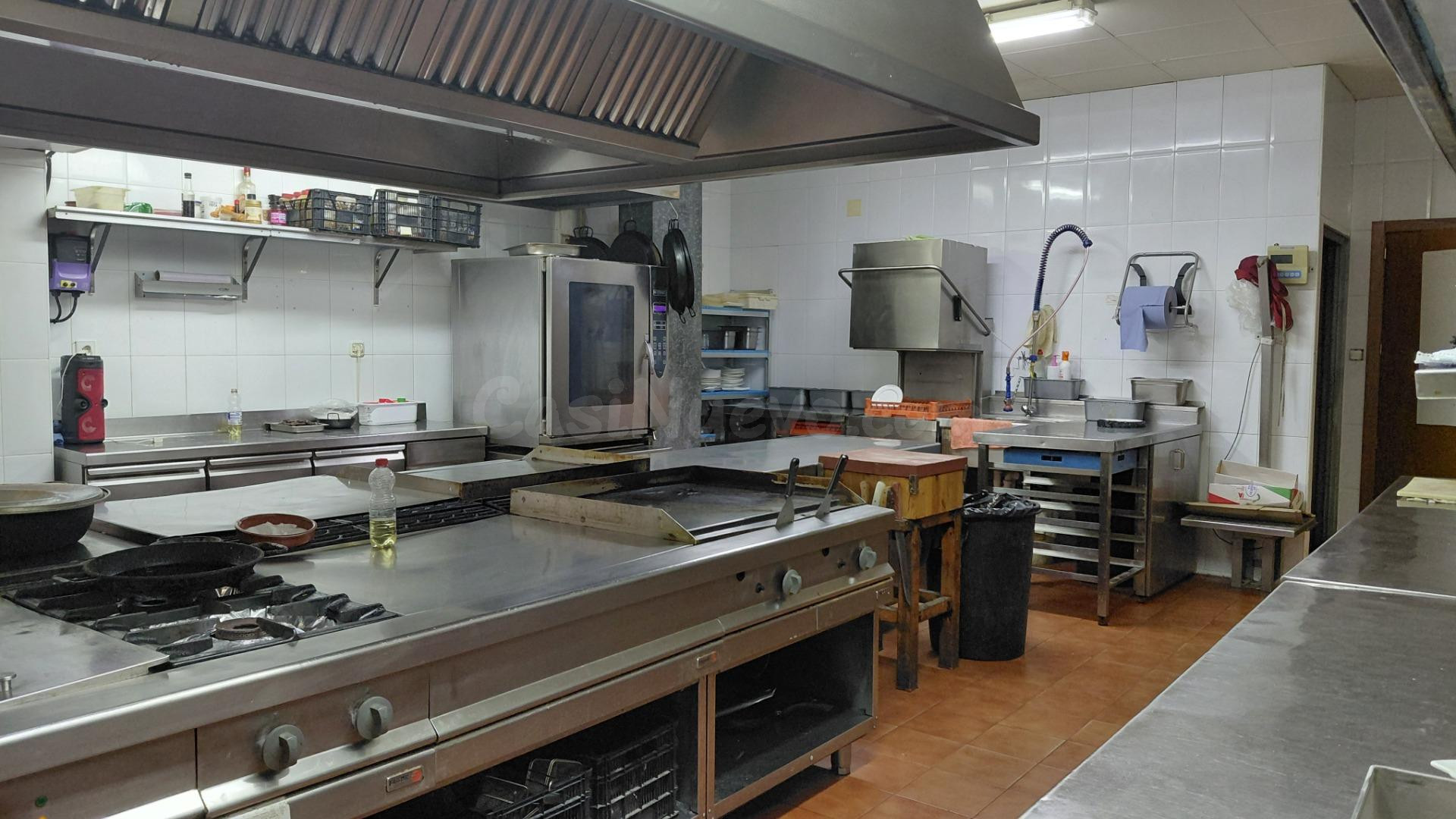 TRASPASO RESTAURANTE EN PLENO FUNCIONAMIENTO – UBICACIÓN INMEJORABLE
