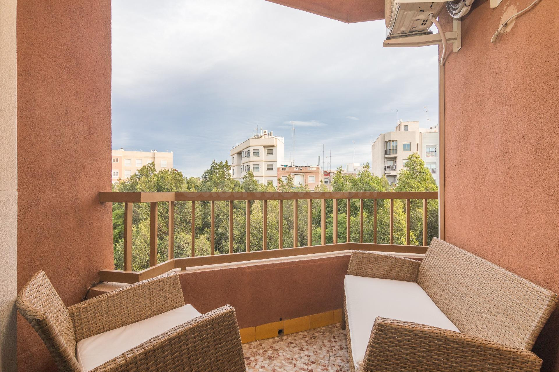 Piso de 4 habitaciones con ascensor en Avenida de la Libertad (Elche)