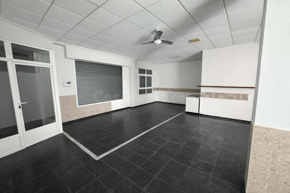 ¡Atención Inversores! Local de 107 m2 en Dolores: Perfecto para reconversión residencial o negocio con vado