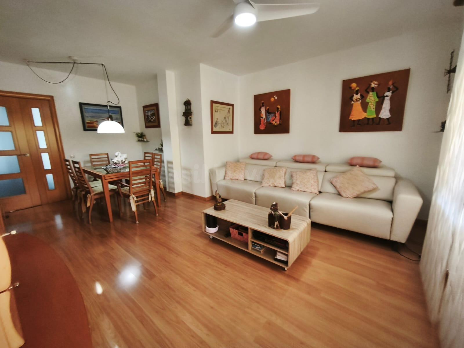¡¡ Piso en finca seminueva totalmente reformado con parquing incluido !!