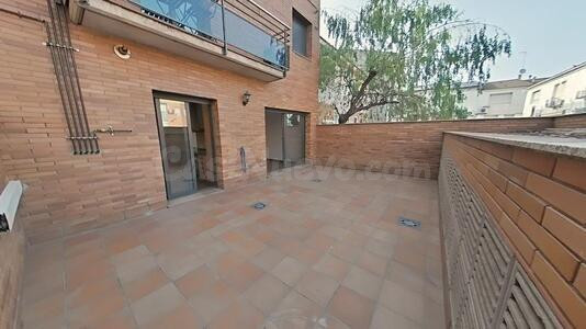 PLANTA BAJA SEMINUEVA CON TERRAZA DE 30 mts Y  PLAZA PARQUING.