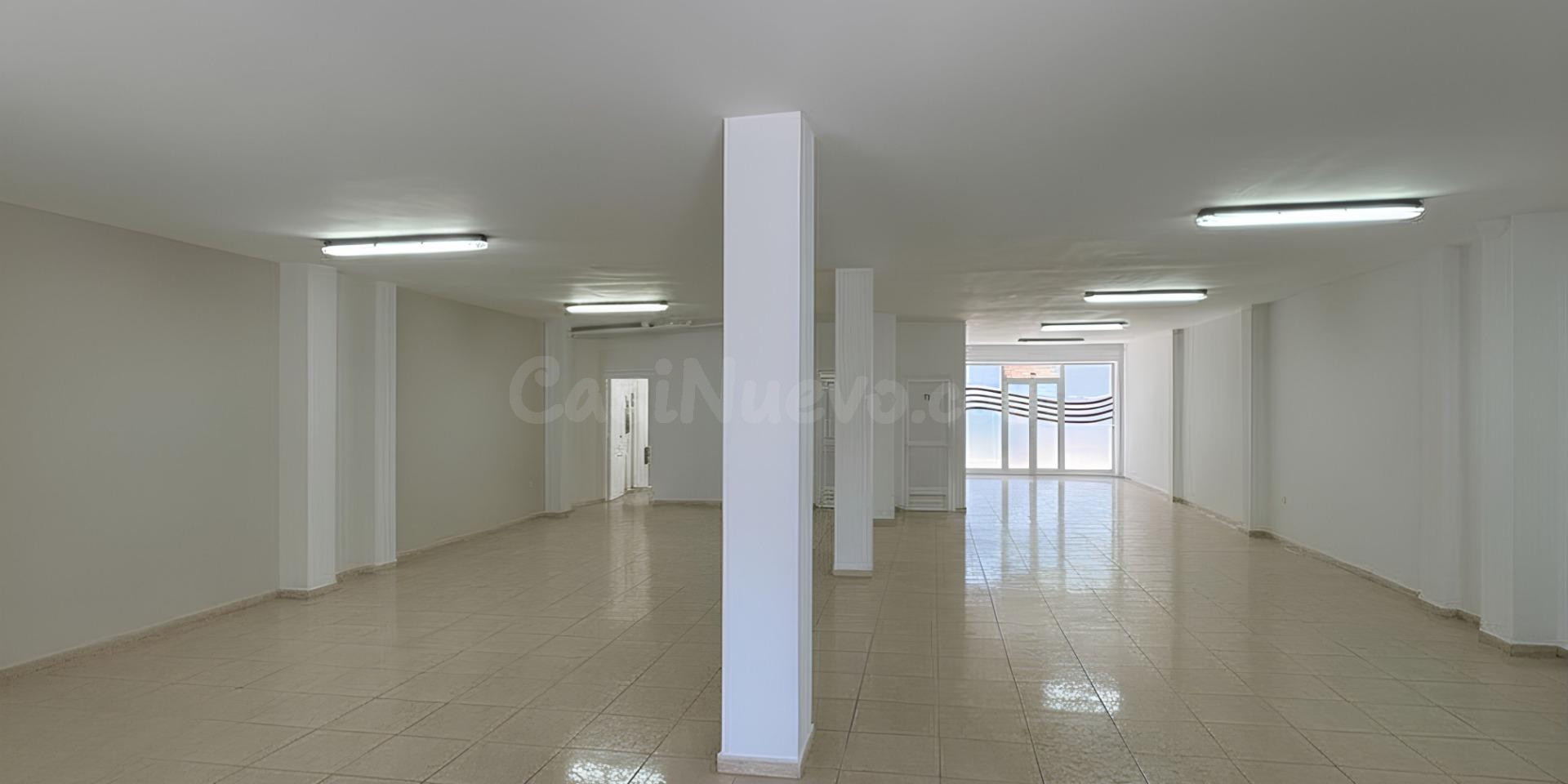 ¡OPORTUNIDAD ÚNICA! Amplio y Luminoso Local Comercial a Pie de Calle