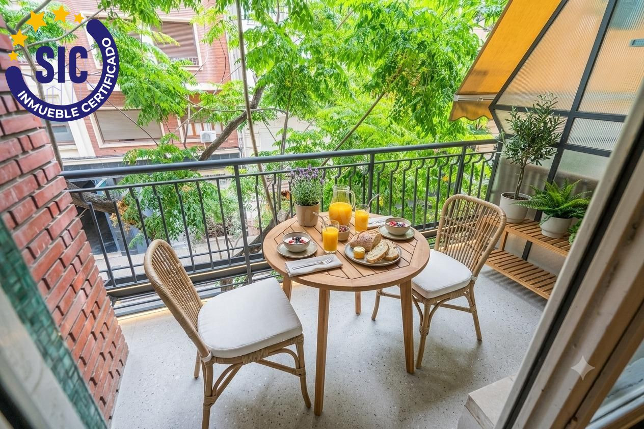 Espectacular propiedad de 162m2 con techos altos y balcón, cerca de plaza Canovas y jardines del Turia