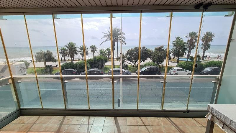 Apartamento de 142 m2 con 3 Dormitorios y Piscina Comunitaria a Pasos de la Playa del Cura – Torrevieja Centro