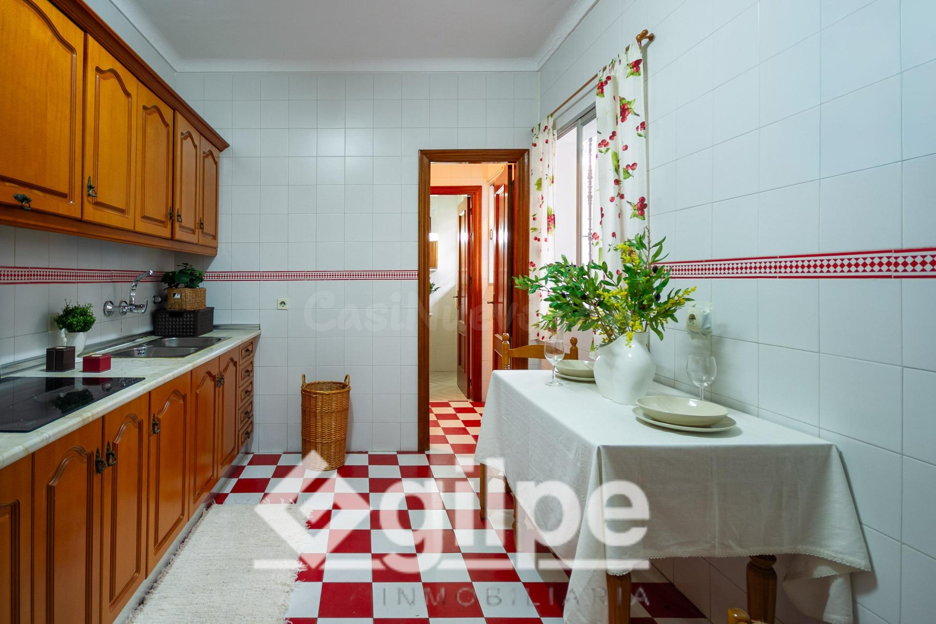 CASA EN VENTA EN MARCHENA  CON COCHERA