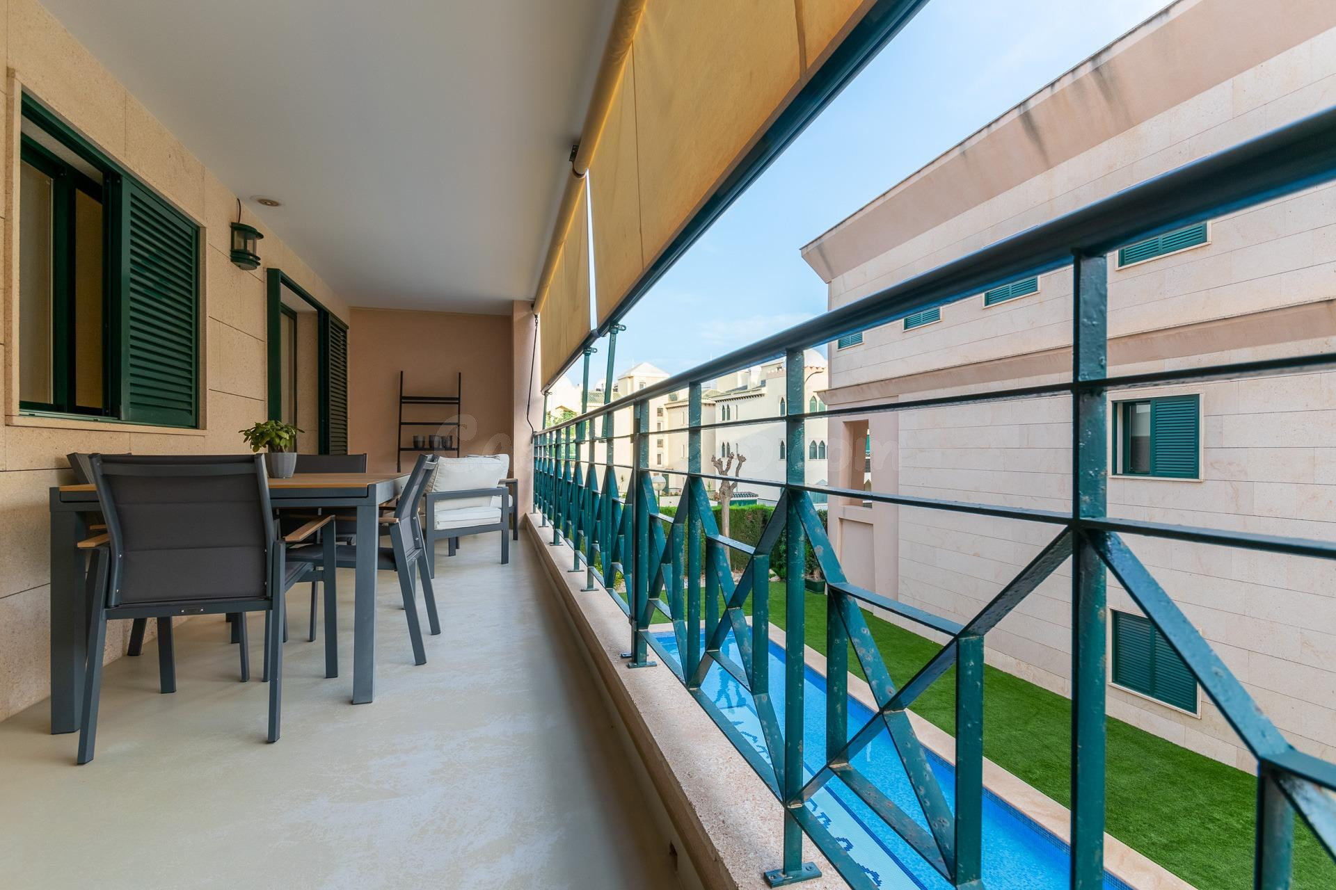 Piso reformado de alquiler de larga duración en Santa Pola, a 100 m del mar, con piscina y parking