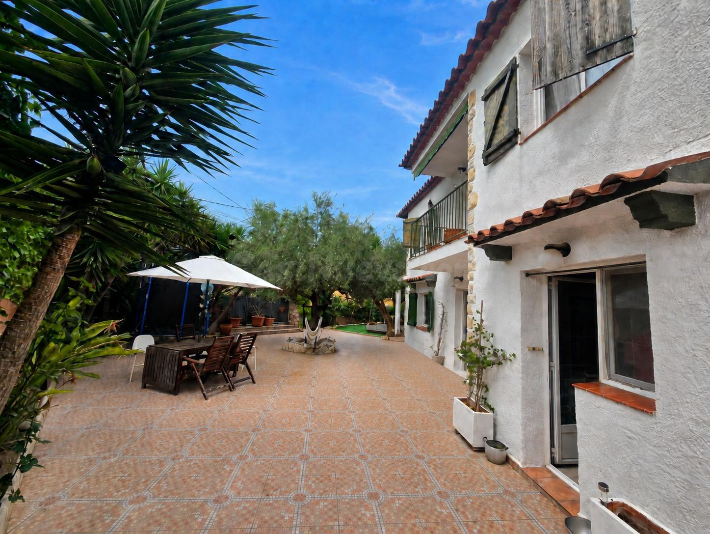 Casa de 5 habitaciones con jardín y terrazas en Les Palmeres – Canyelles