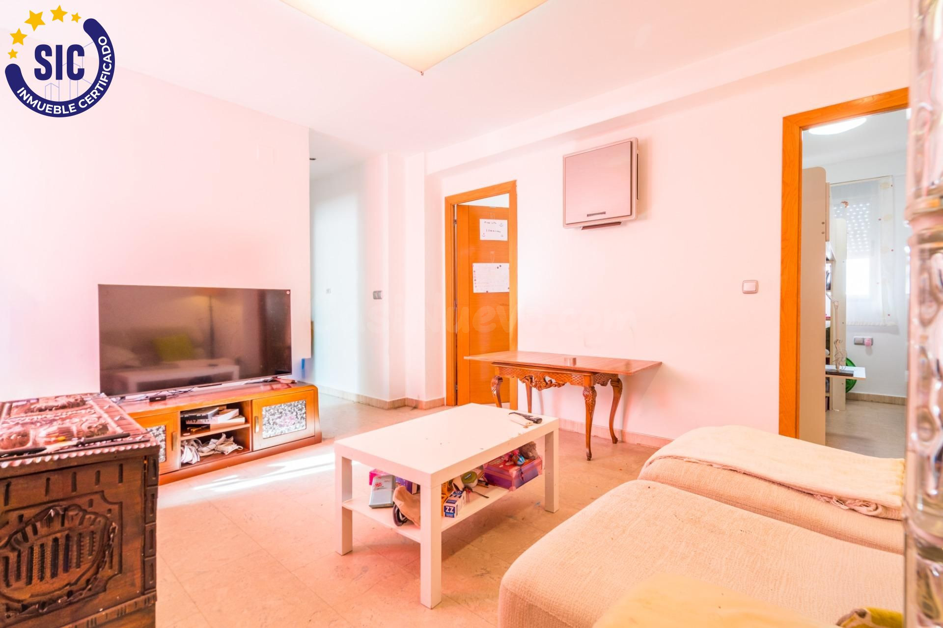 Tu primera vivienda a un paso de Valencia y la playa: luz de tarde, espacio y tranquilidad en Castellar