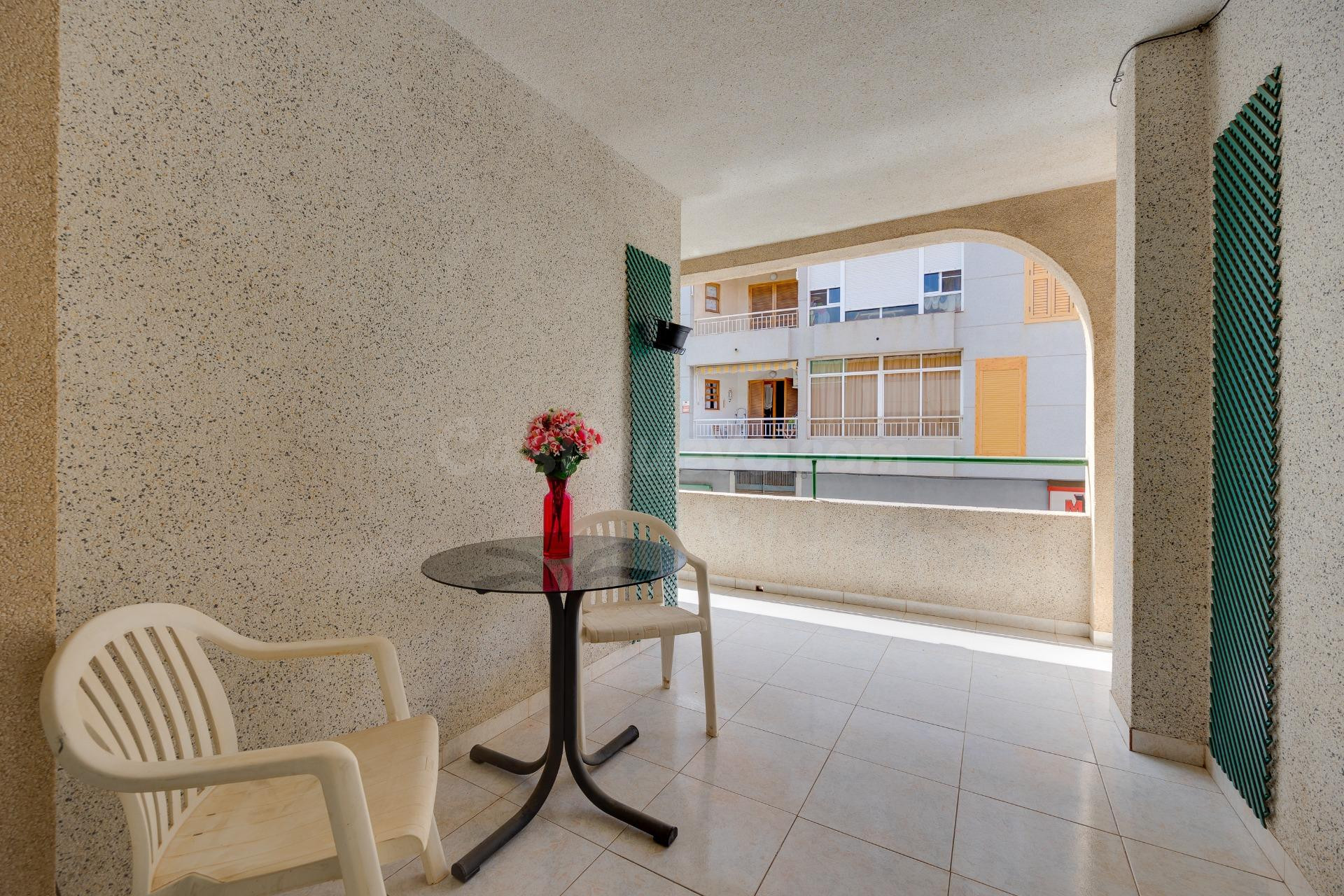 Amplio Apartamento en Acequion, Torrevieja - ¡A solo 250m de la Playa!