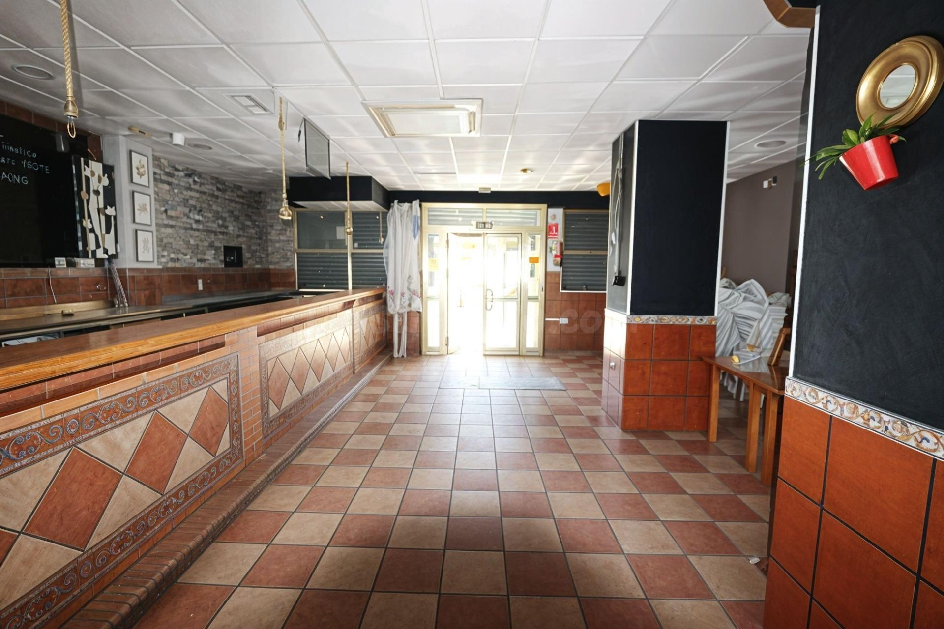 Local comercial 148m² en venta - Alcalde L. Uruñuela - Palacio de Congresos